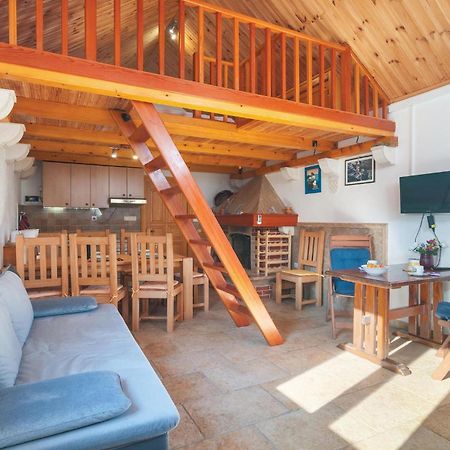1 Bedroom Awesome Home In Postira Εξωτερικό φωτογραφία