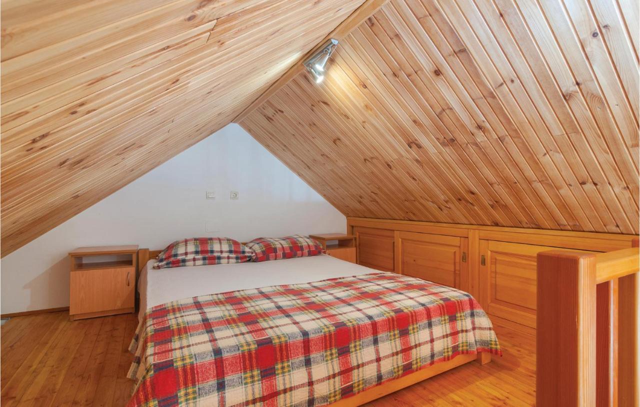 1 Bedroom Awesome Home In Postira Εξωτερικό φωτογραφία