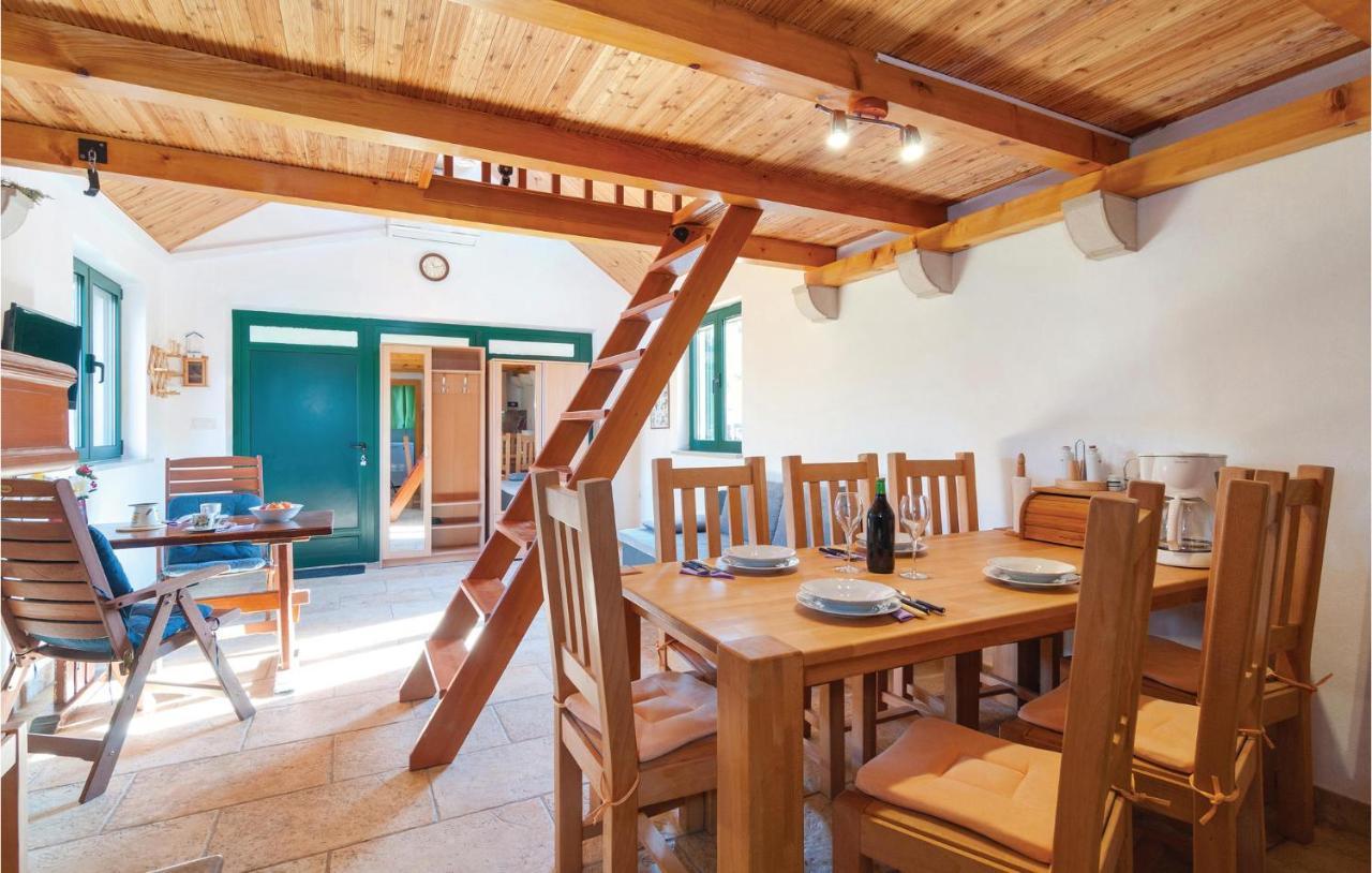 1 Bedroom Awesome Home In Postira Εξωτερικό φωτογραφία