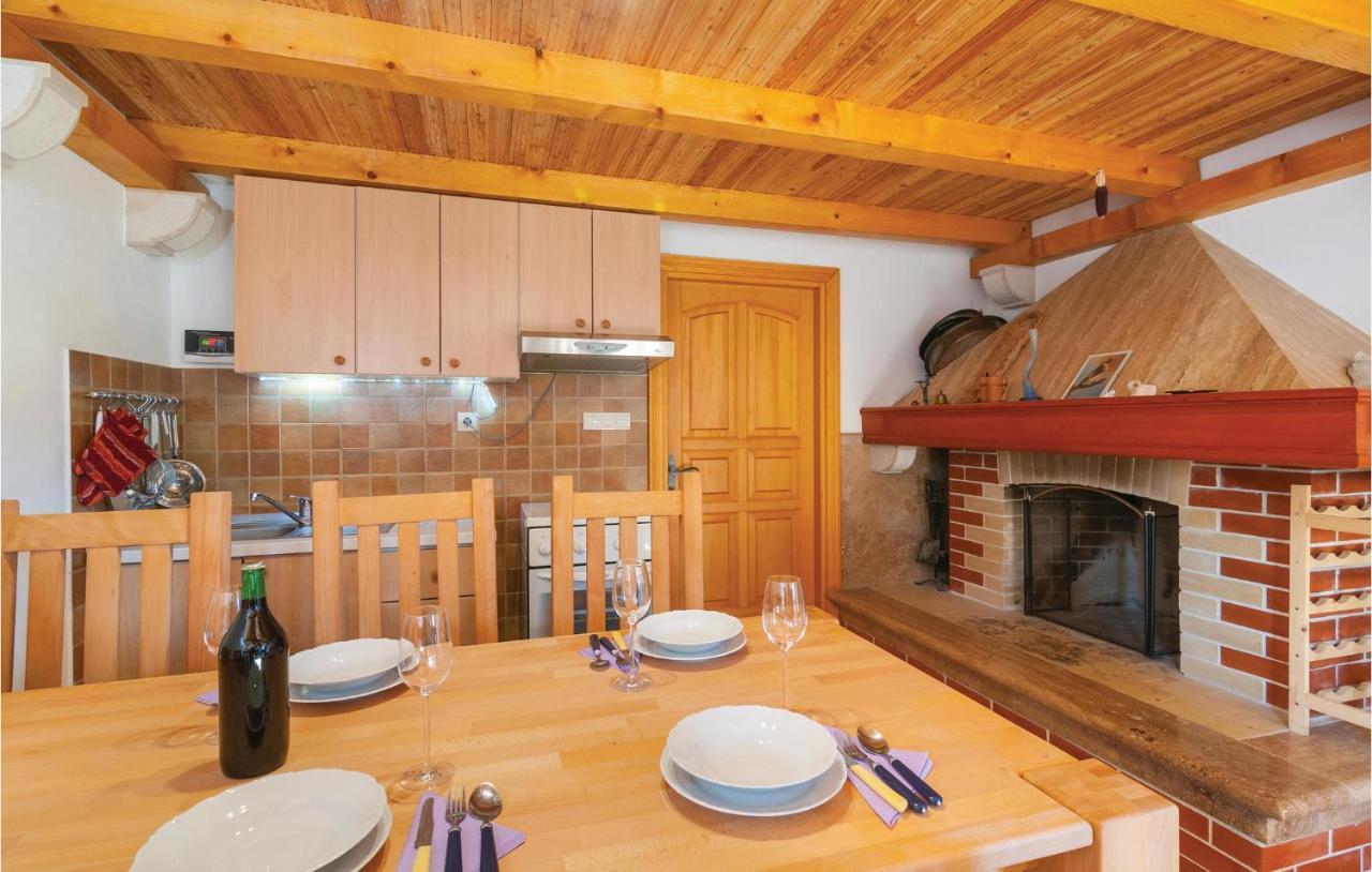 1 Bedroom Awesome Home In Postira Εξωτερικό φωτογραφία