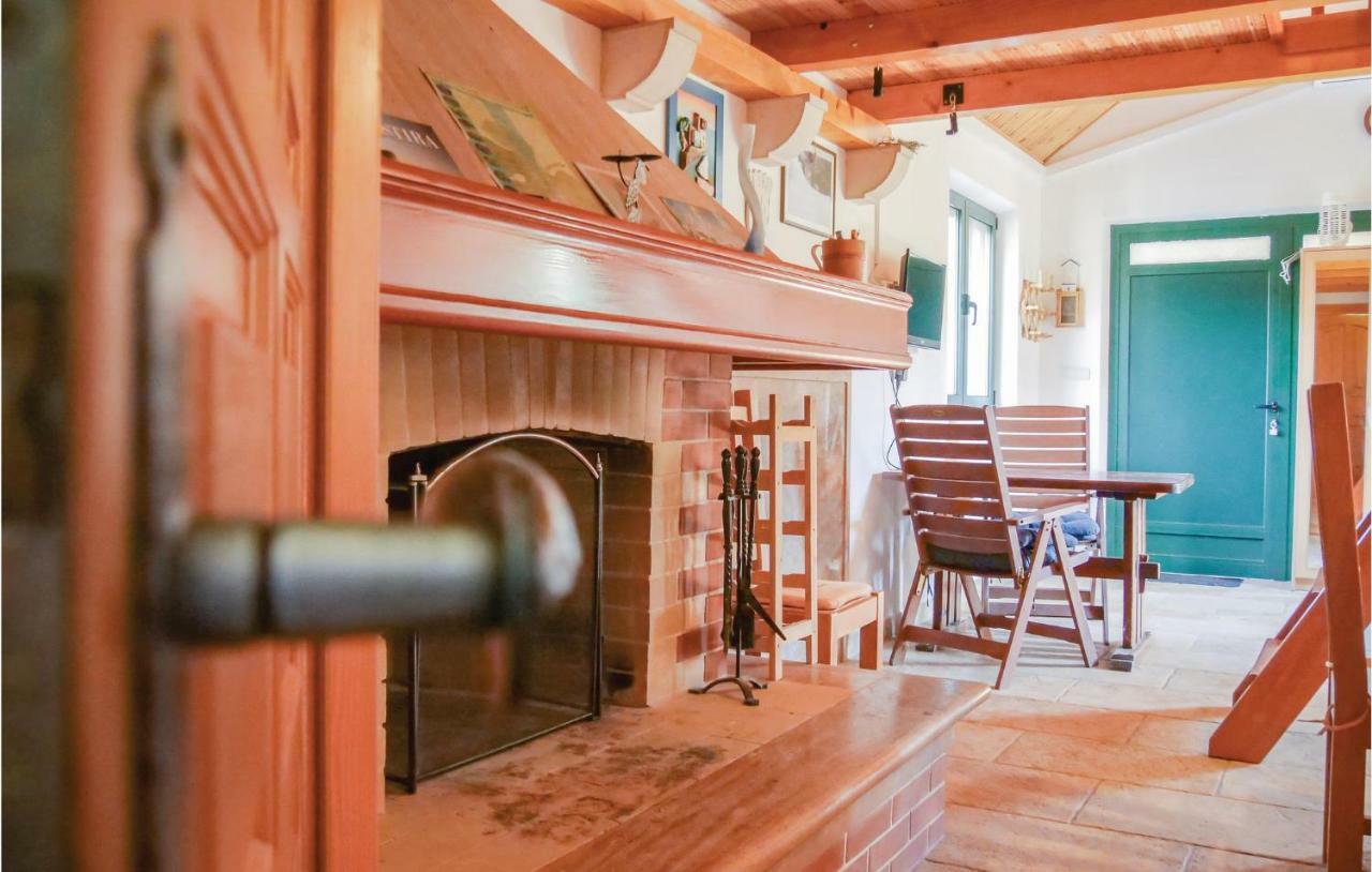 1 Bedroom Awesome Home In Postira Εξωτερικό φωτογραφία